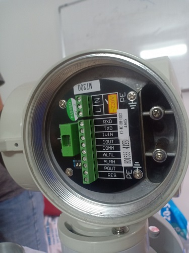 Đấu nối nguồn điện trên đồng hồ đo nước điện từ