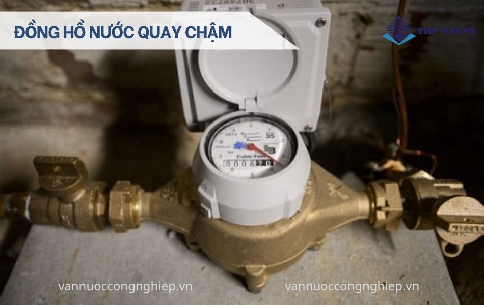 đồng hồ nước quay chậm