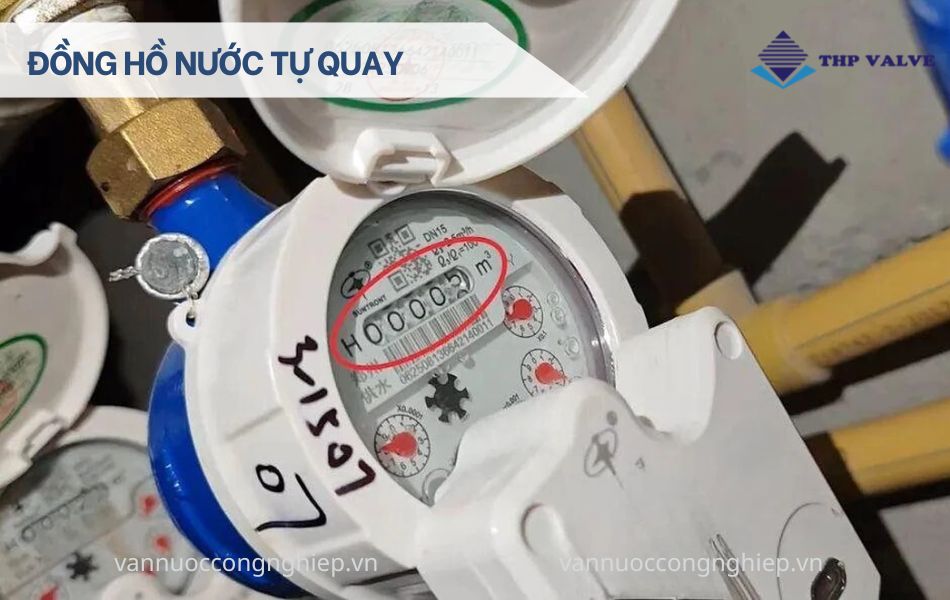 đồng hồ nước tự quay